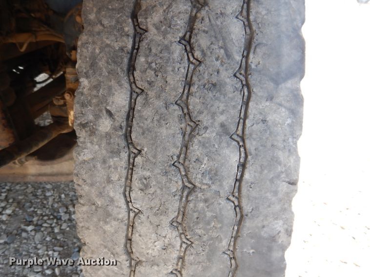 image for item IQ9700 2006 International WorkStar 7400  bucket truck