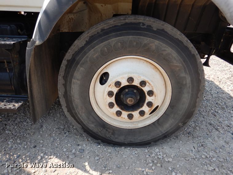 image for item IQ9700 2006 International WorkStar 7400  bucket truck