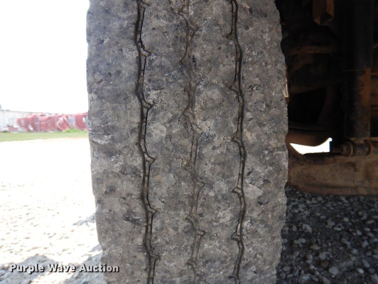 image for item IQ9700 2006 International WorkStar 7400  bucket truck