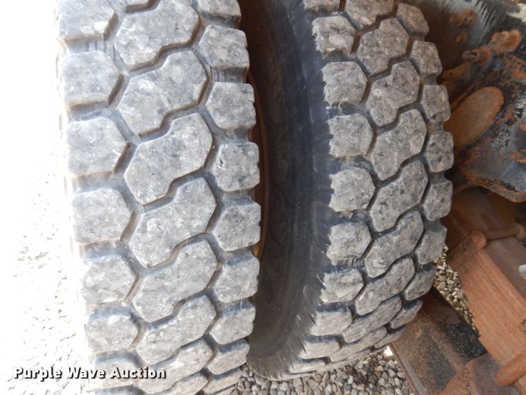 image for item IQ9700 2006 International WorkStar 7400  bucket truck