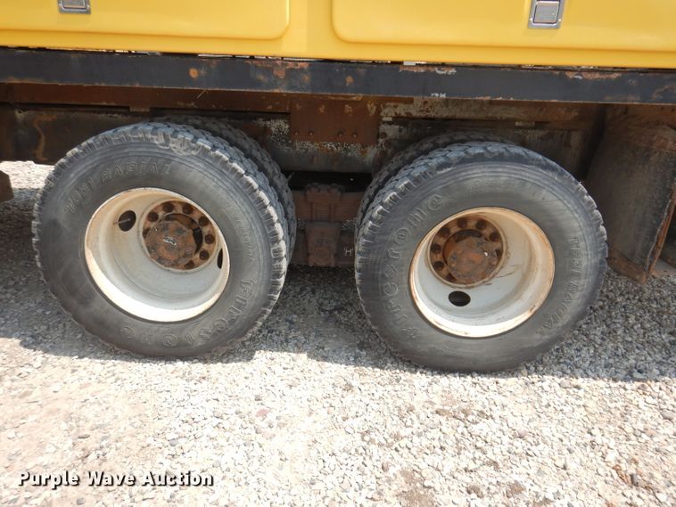 image for item IQ9700 2006 International WorkStar 7400  bucket truck