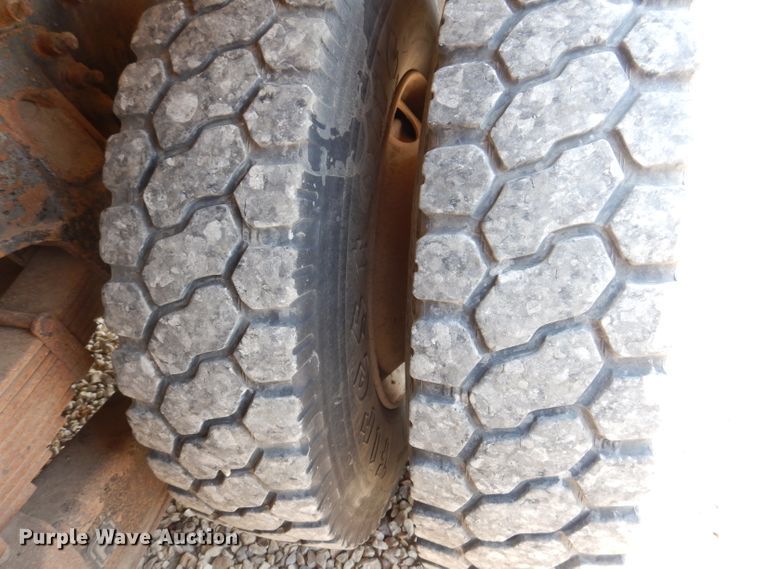 image for item IQ9700 2006 International WorkStar 7400  bucket truck