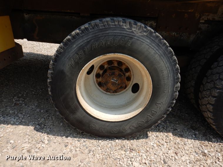 image for item IQ9700 2006 International WorkStar 7400  bucket truck