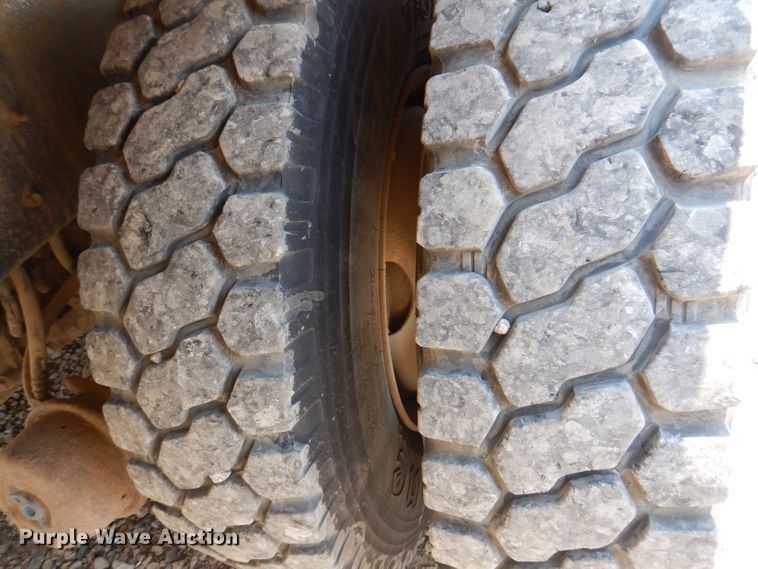 image for item IQ9700 2006 International WorkStar 7400  bucket truck