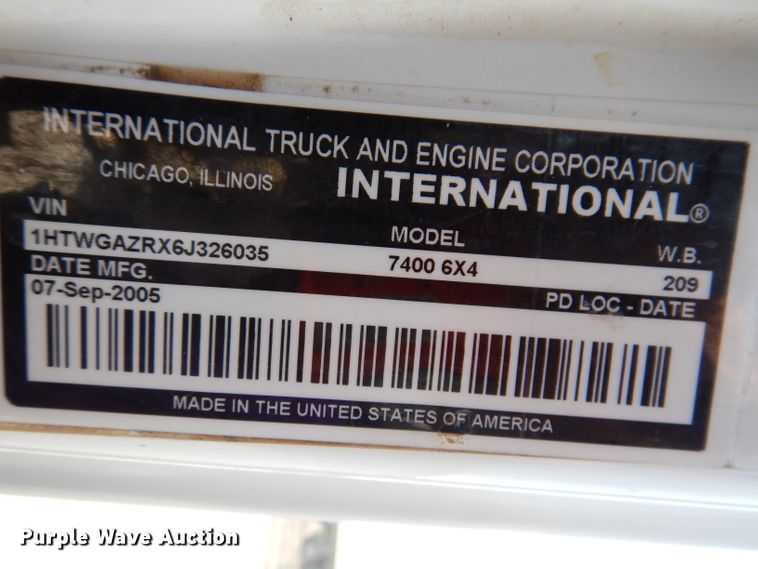 image for item IQ9700 2006 International WorkStar 7400  bucket truck