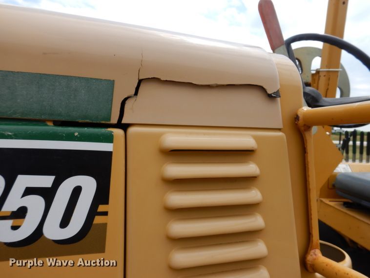 image for item IQ9711 2008 Vermeer RTX1250  cable plow