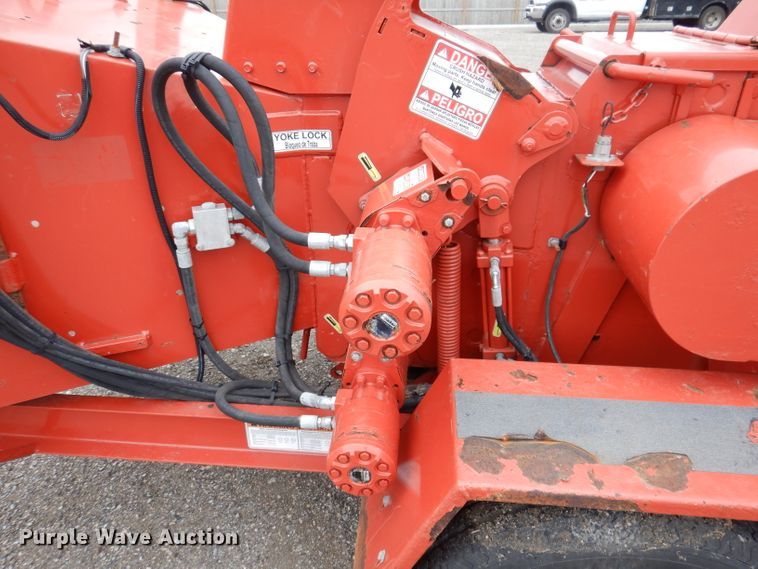 image for item IQ9715 2015 Morbark Beever M12R  wood chipper