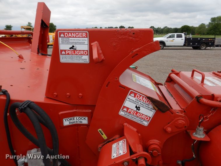 image for item IQ9715 2015 Morbark Beever M12R  wood chipper