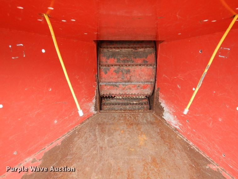 image for item IQ9715 2015 Morbark Beever M12R  wood chipper