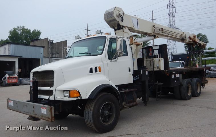 image for item IT9208 1998 Ford LT9513  crane truck