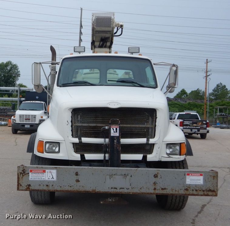 image for item IT9208 1998 Ford LT9513  crane truck