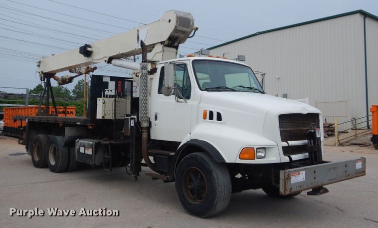 image for item IT9208 1998 Ford LT9513  crane truck