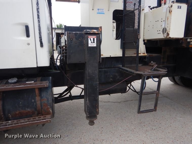 image for item IT9208 1998 Ford LT9513  crane truck