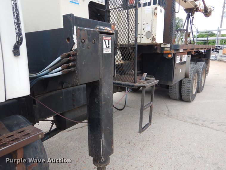 image for item IT9208 1998 Ford LT9513  crane truck