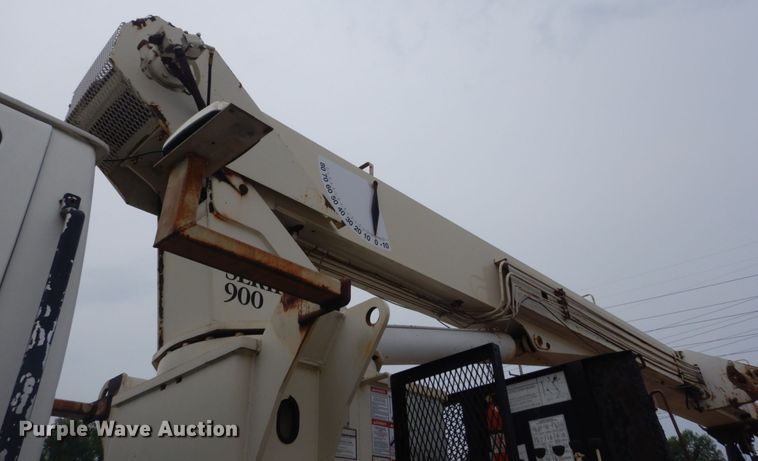 image for item IT9208 1998 Ford LT9513  crane truck