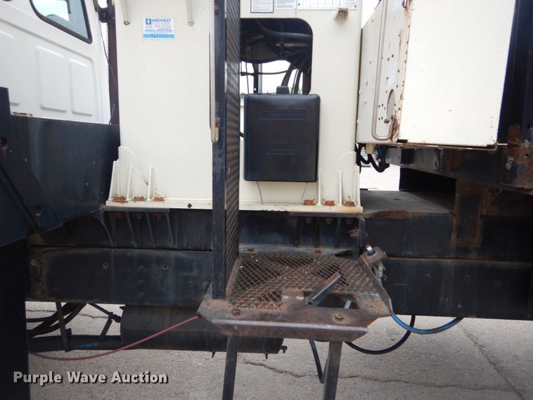 image for item IT9208 1998 Ford LT9513  crane truck