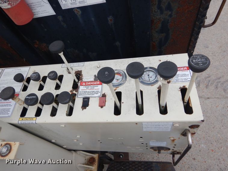 image for item IT9208 1998 Ford LT9513  crane truck