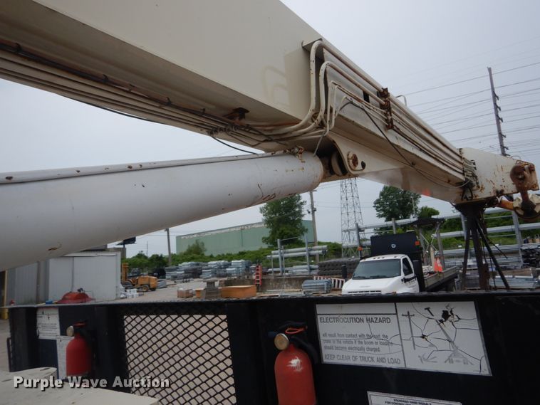 image for item IT9208 1998 Ford LT9513  crane truck