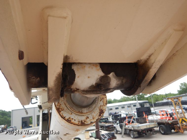 image for item IT9208 1998 Ford LT9513  crane truck