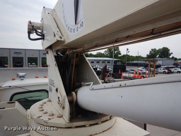 image for item IT9208 1998 Ford LT9513  crane truck