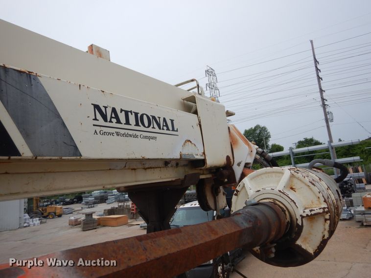 image for item IT9208 1998 Ford LT9513  crane truck