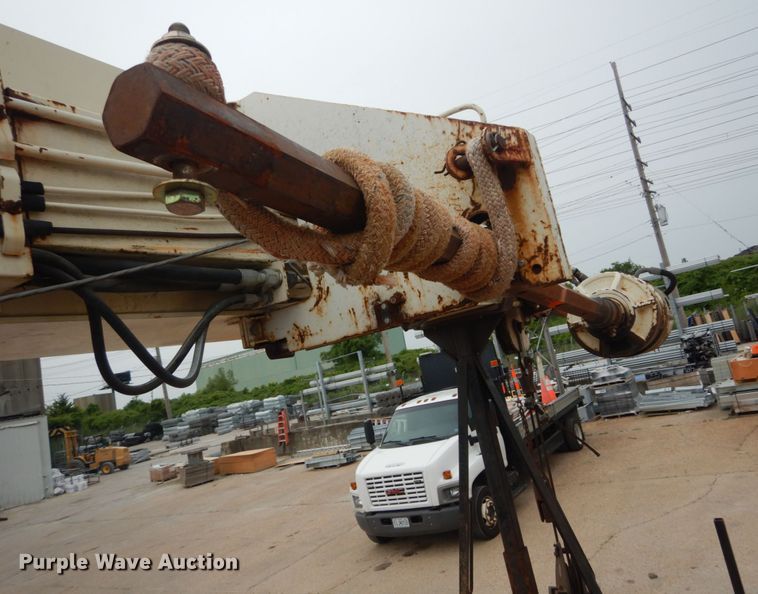 image for item IT9208 1998 Ford LT9513  crane truck