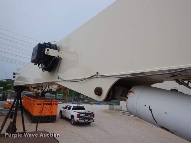 image for item IT9208 1998 Ford LT9513  crane truck