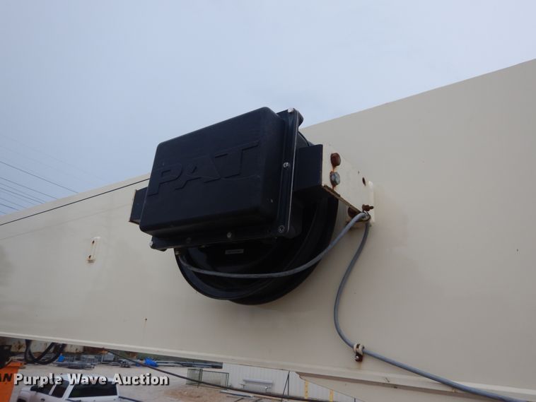 image for item IT9208 1998 Ford LT9513  crane truck