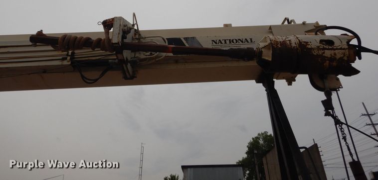 image for item IT9208 1998 Ford LT9513  crane truck