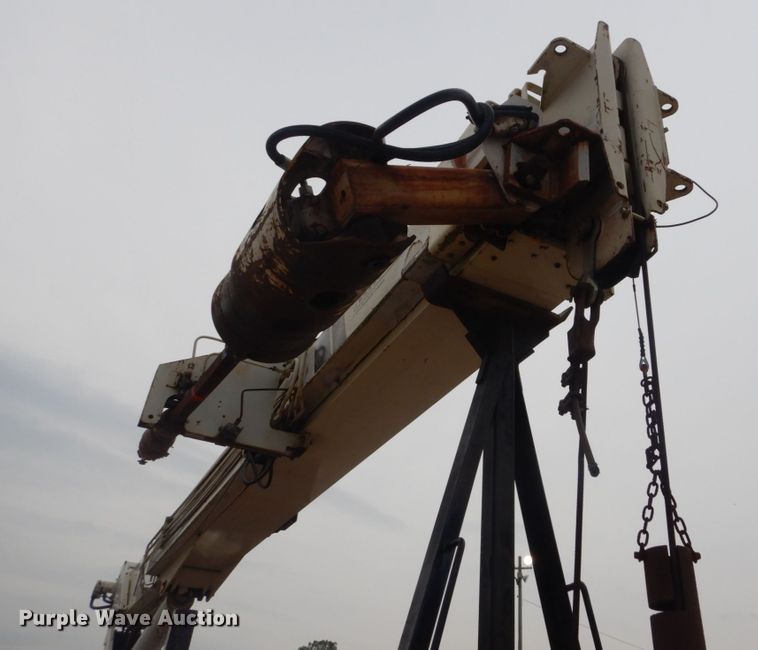 image for item IT9208 1998 Ford LT9513  crane truck