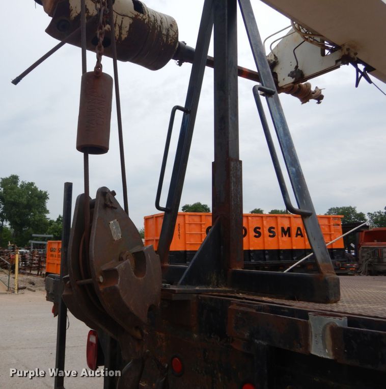 image for item IT9208 1998 Ford LT9513  crane truck