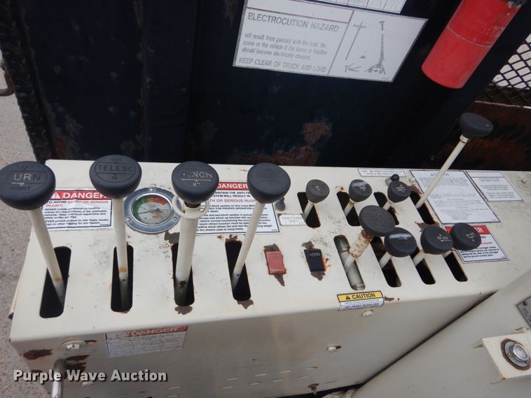 image for item IT9208 1998 Ford LT9513  crane truck