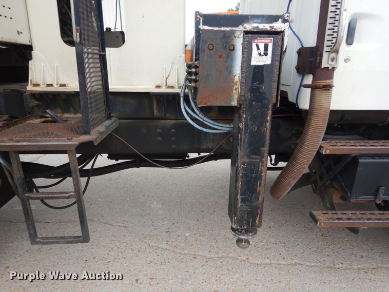 image for item IT9208 1998 Ford LT9513  crane truck