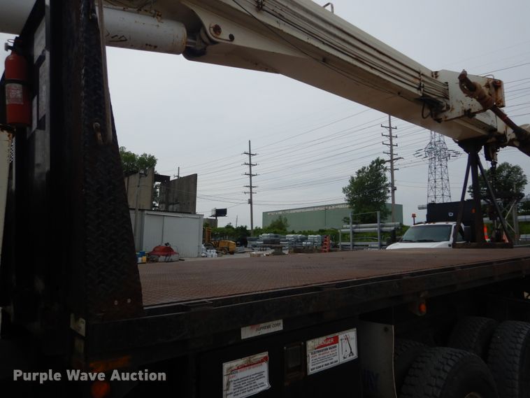 image for item IT9208 1998 Ford LT9513  crane truck