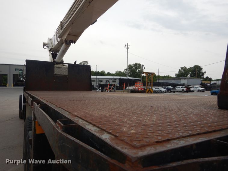 image for item IT9208 1998 Ford LT9513  crane truck