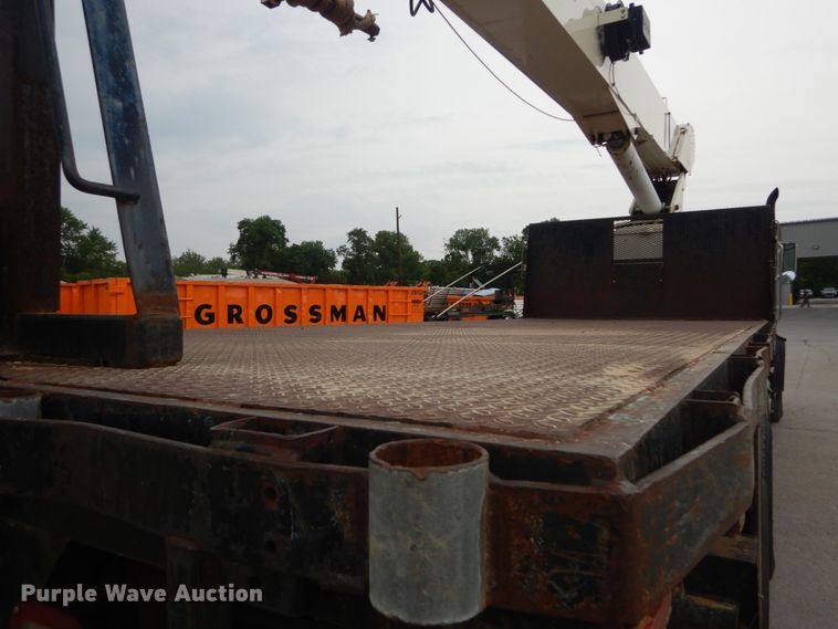 image for item IT9208 1998 Ford LT9513  crane truck