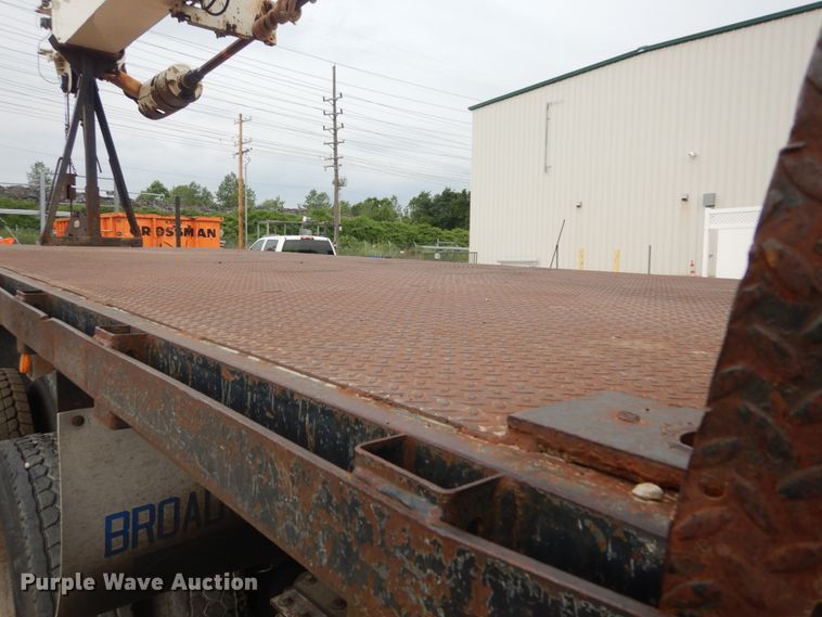 image for item IT9208 1998 Ford LT9513  crane truck