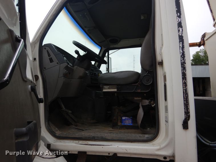 image for item IT9208 1998 Ford LT9513  crane truck