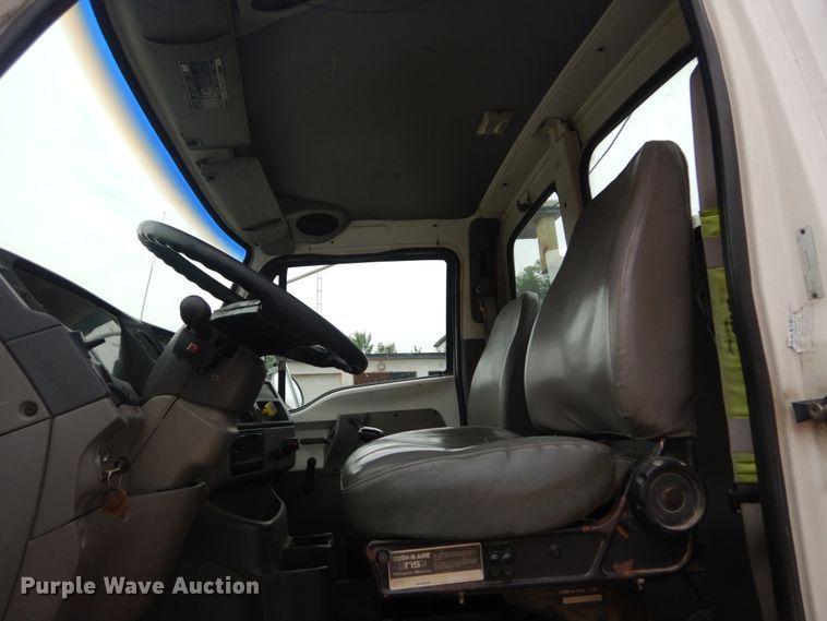 image for item IT9208 1998 Ford LT9513  crane truck