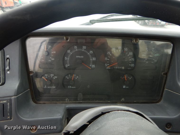 image for item IT9208 1998 Ford LT9513  crane truck