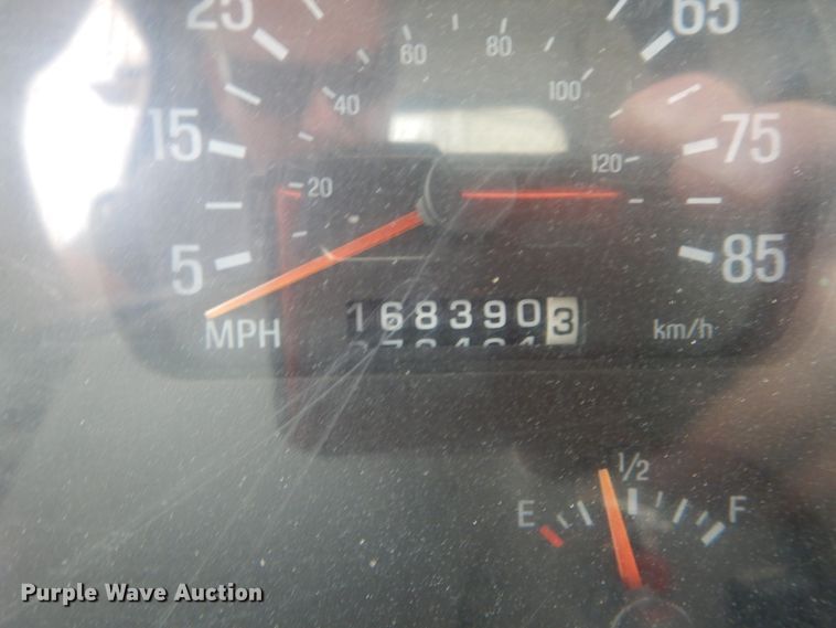 image for item IT9208 1998 Ford LT9513  crane truck