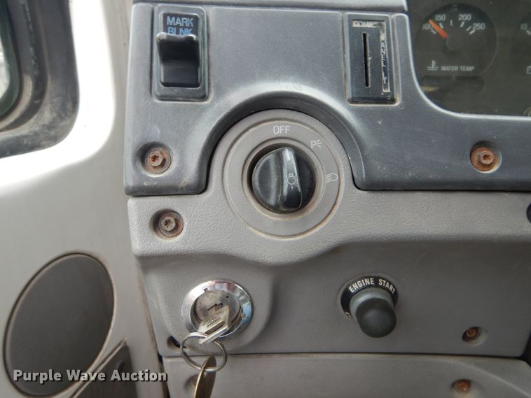 image for item IT9208 1998 Ford LT9513  crane truck