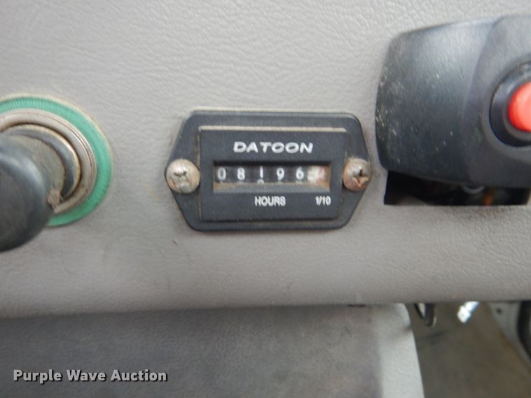 image for item IT9208 1998 Ford LT9513  crane truck