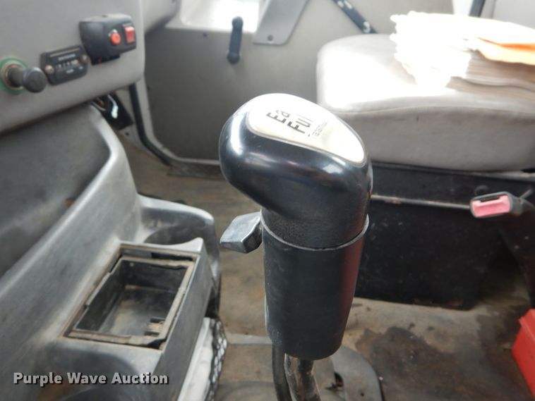 image for item IT9208 1998 Ford LT9513  crane truck