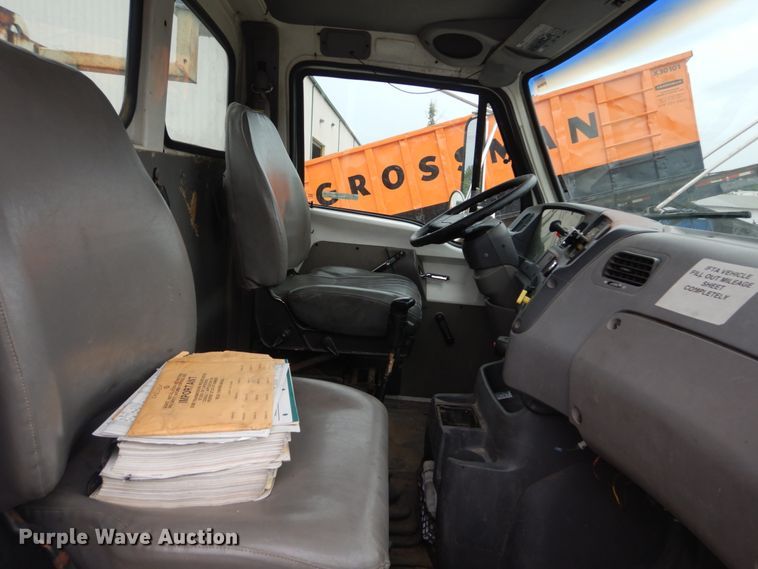 image for item IT9208 1998 Ford LT9513  crane truck