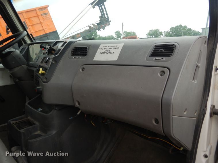 image for item IT9208 1998 Ford LT9513  crane truck