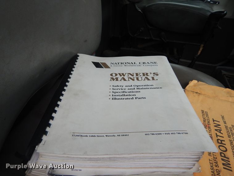 image for item IT9208 1998 Ford LT9513  crane truck