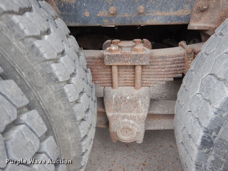 image for item IT9208 1998 Ford LT9513  crane truck