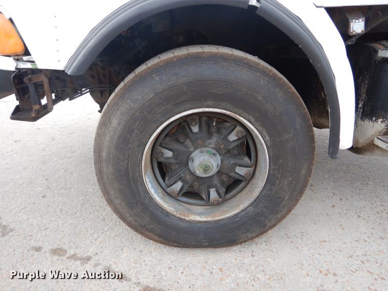 image for item IT9208 1998 Ford LT9513  crane truck