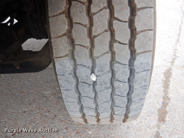 image for item IT9208 1998 Ford LT9513  crane truck